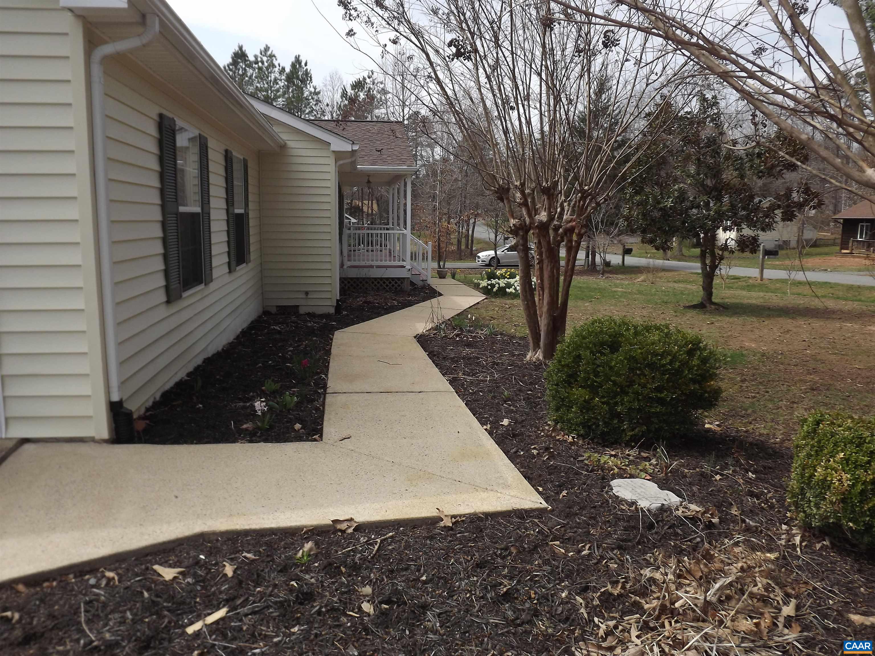 16 Powhatan Road Palmyra, VA 22963 - Photo 6 of 30 a view of outdoor space and yard