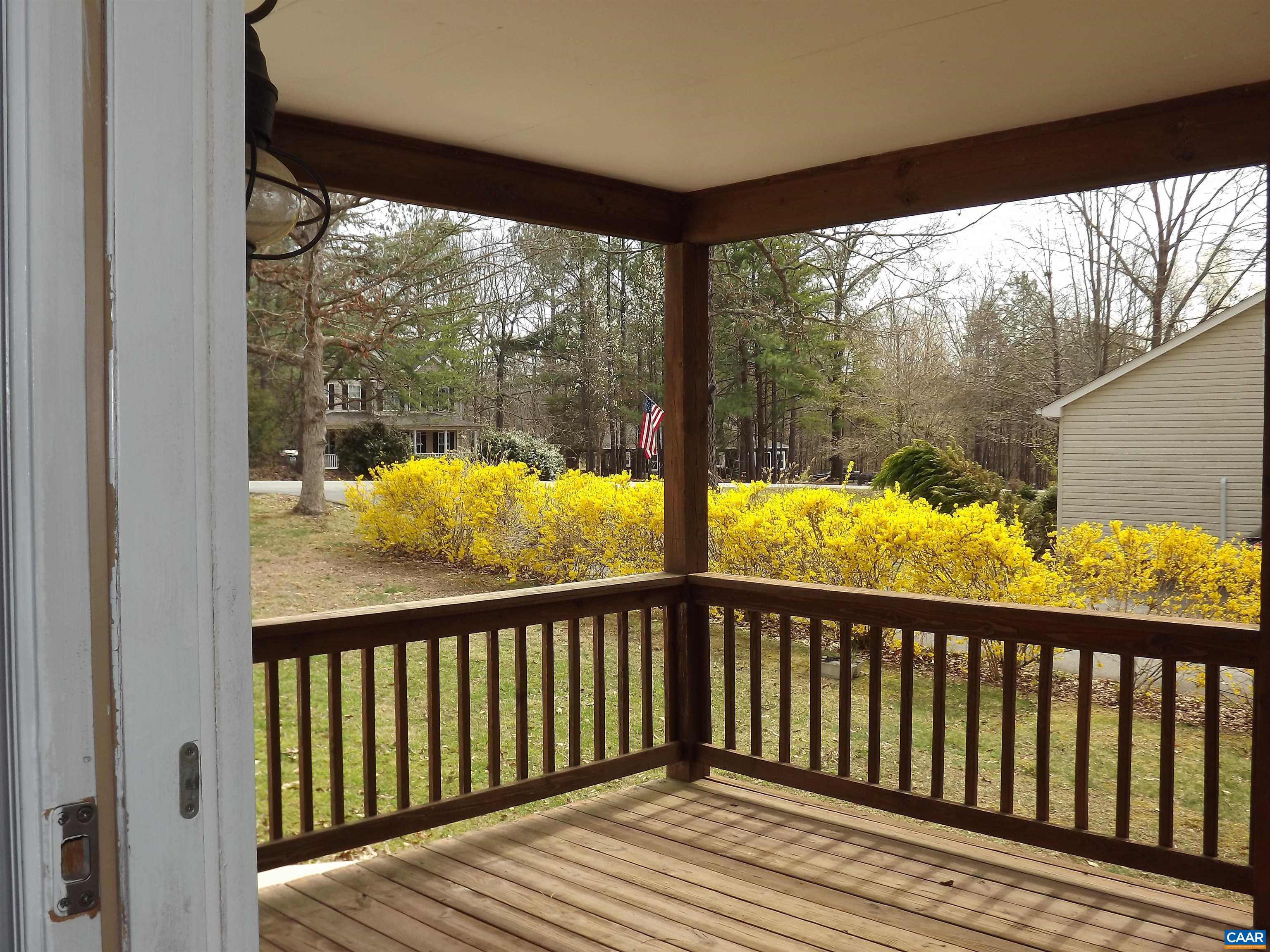 16 Powhatan Road Palmyra, VA 22963 - Photo 8 of 30 a view of balcony and deck