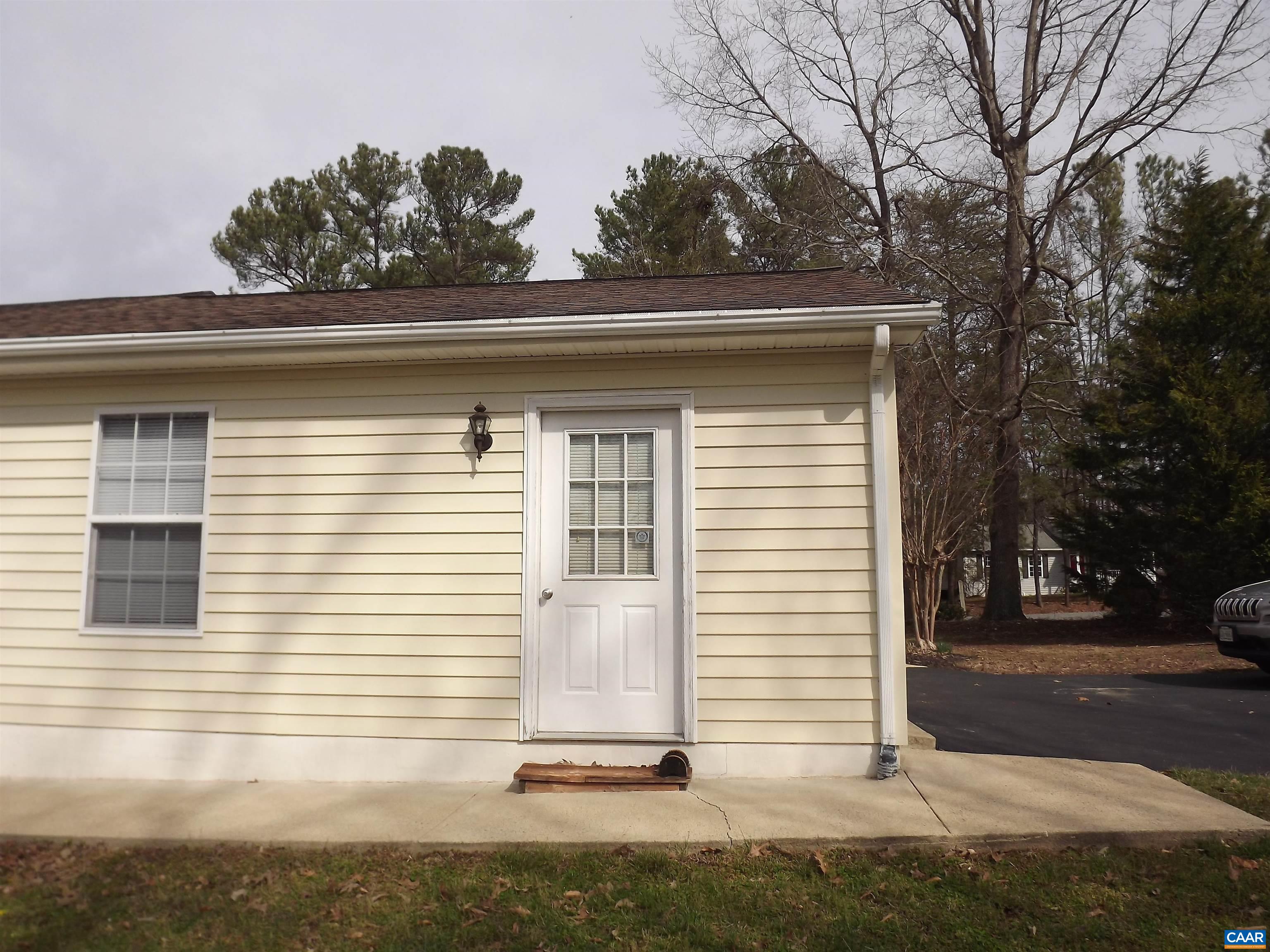 16 Powhatan Road Palmyra, VA 22963 - Photo 9 of 30 a side view of a house with a yard