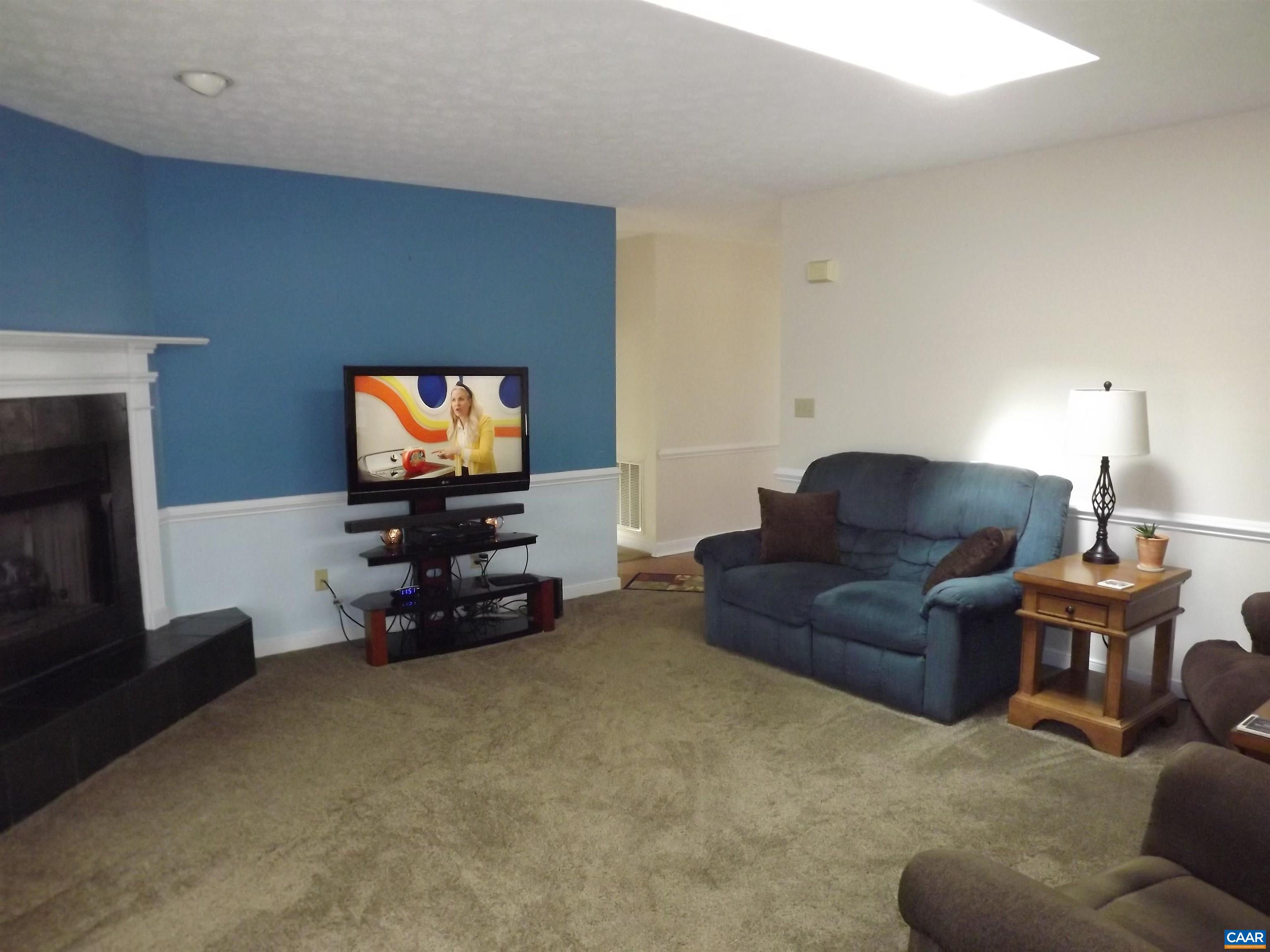 16 Powhatan Road Palmyra, VA 22963 - Photo 10 of 30 a living room with furniture and a flat screen tv