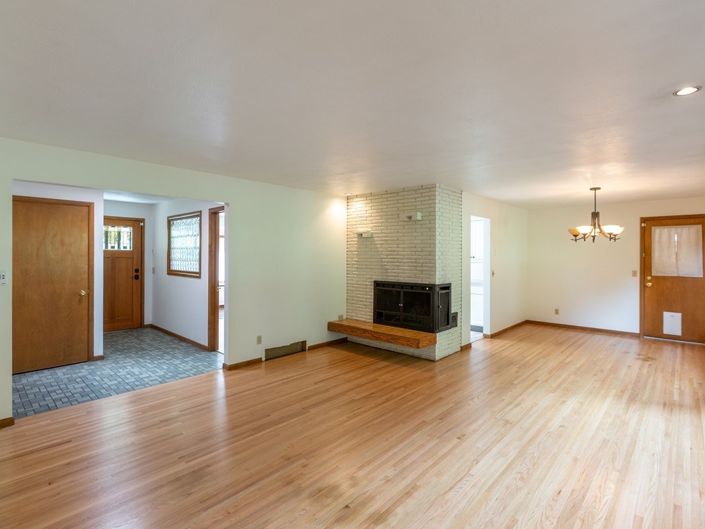 810 West Bowling Road Spokane, WA 99218 - Photo 3 of 20