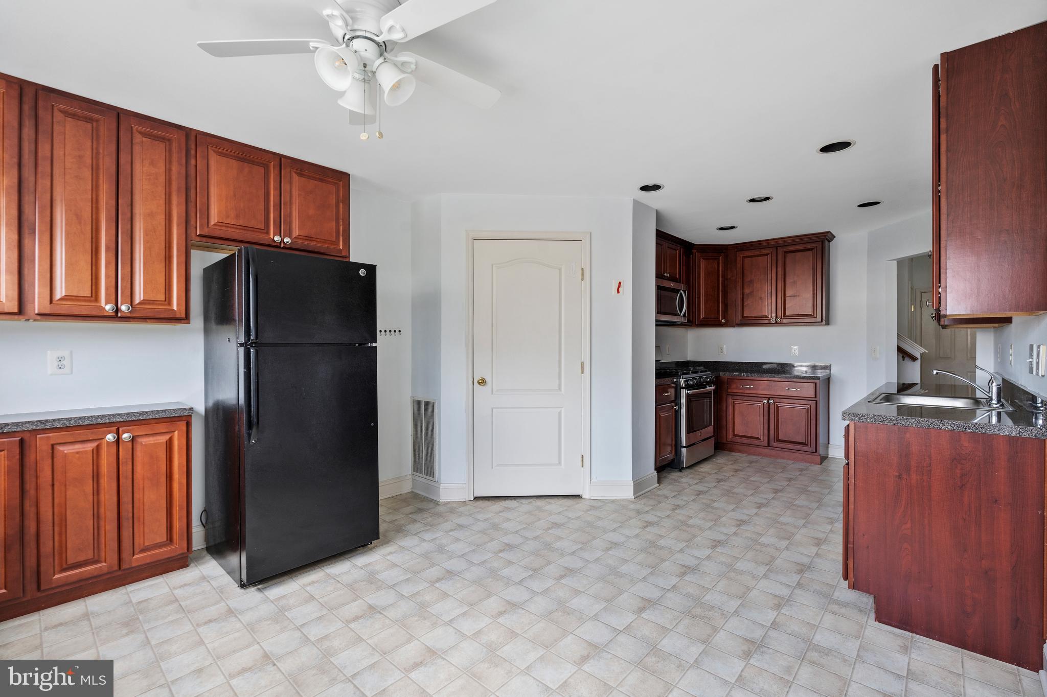 12832 Clarksburg Square Road, Unit 301 Clarksburg, MD 20871 - Photo 16 of 46