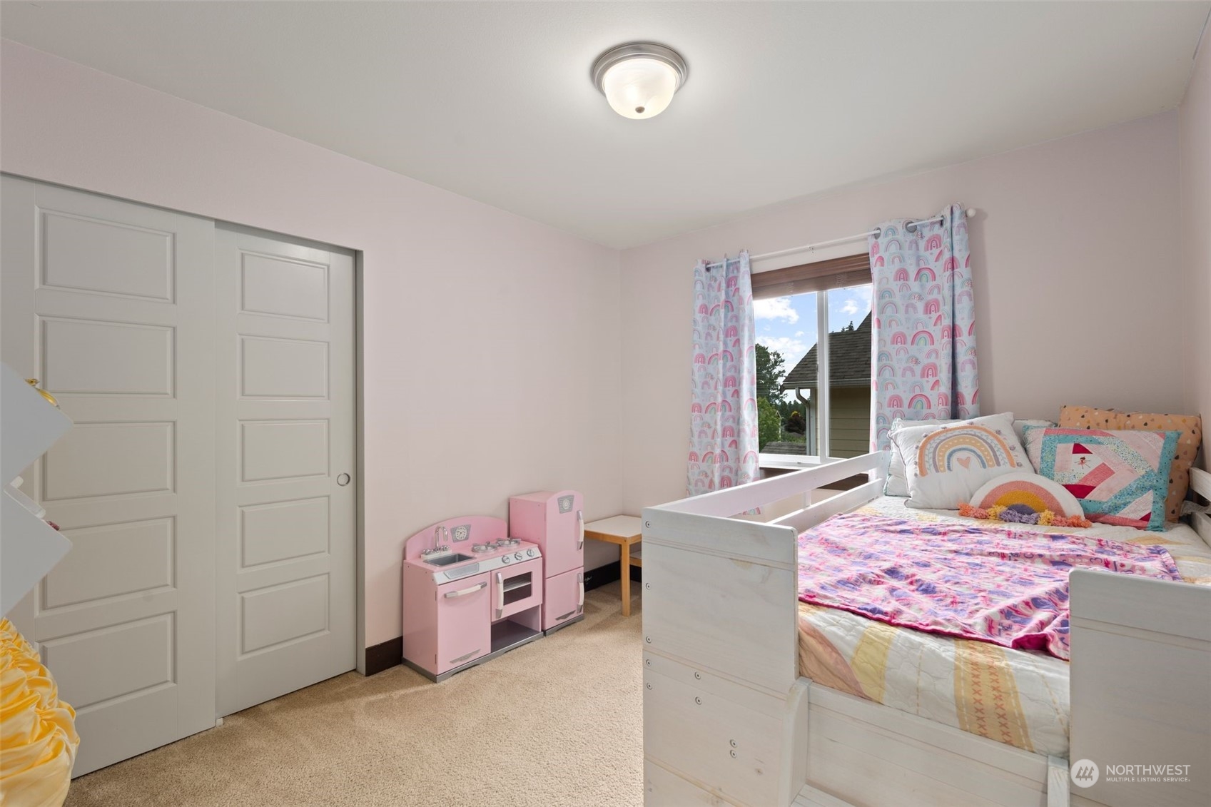417 196th Street Southeast Bothell, WA 98012 - Photo 28 of 40 a bedroom with a bed and a dresser