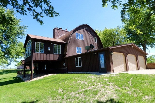 2950 Hales Mill Road Dubuque, IA 52002 - Photo 3 of 25 Gallery Image 3
