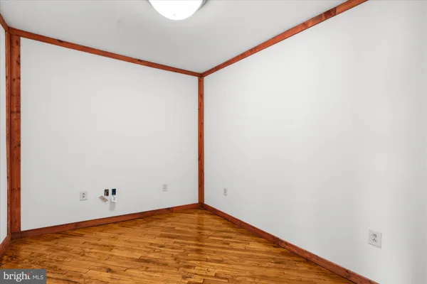 a picture of a white wall with a white and white wall