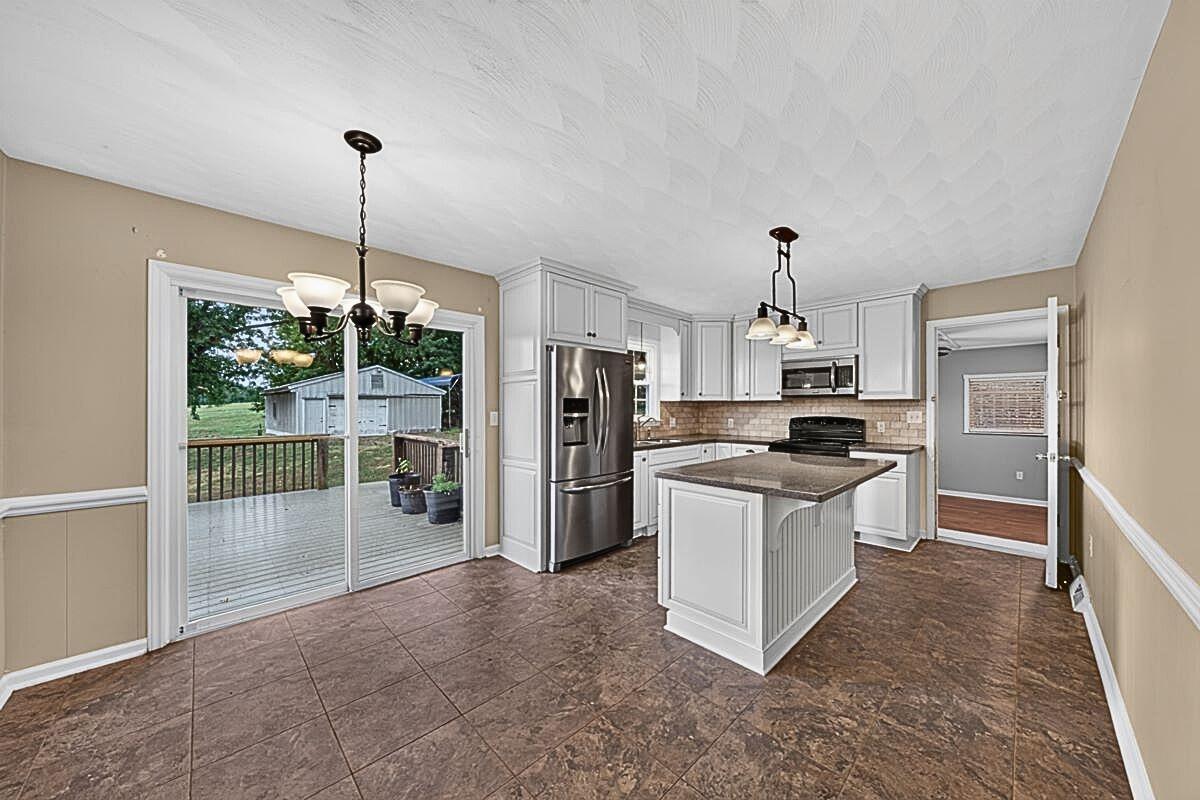 1069 Pecks Road Bedford, VA 24523 - Photo 6 of 45 6-DSC00690--