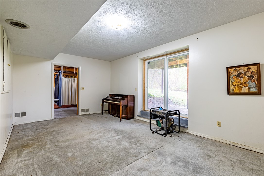 1305 Whalen Road Penfield, NY 14526 - Photo 41 of 44