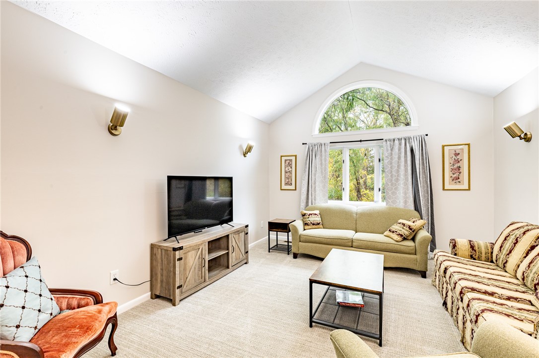 1305 Whalen Road Penfield, NY 14526 - Photo 6 of 44