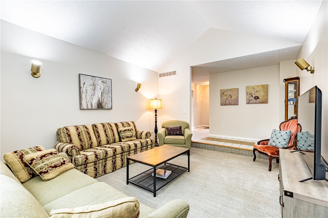 1305 Whalen Road Penfield, NY 14526 - Photo 7 of 44