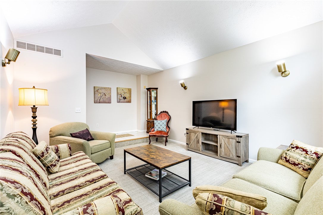 1305 Whalen Road Penfield, NY 14526 - Photo 8 of 44