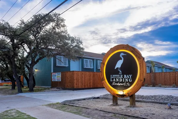 $1,800 | 1806 Highway 35 Street North, Unit A4, Rockport, TX 78382