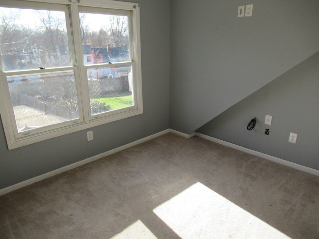 57 Surrey Road Springfield, MA 01118 - Photo 9 of 19