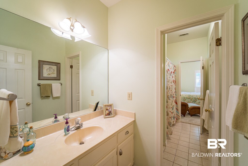 507 Polo Trace Daphne, AL 36526 - Photo 20 of 28 Jack-n-Jill Bath