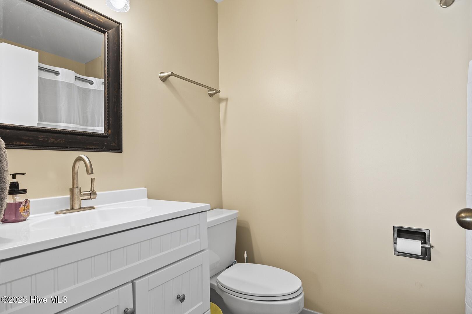 1505 Salter Path Road, Unit 328 Indian Beach, NC 28512 - Photo 12 of 26 Primary Bath