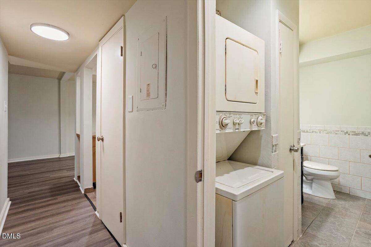 7124 Longstreet Drive, Unit C Raleigh, NC 27615 - Photo 17 of 27 a en suite bathroom with a toilet sink