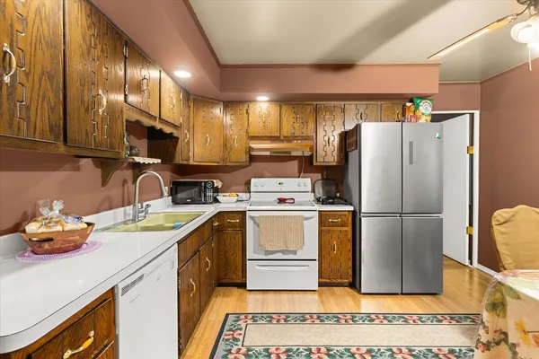 $269,000 | 403 South Reedwood Drive, Joliet, IL 60436