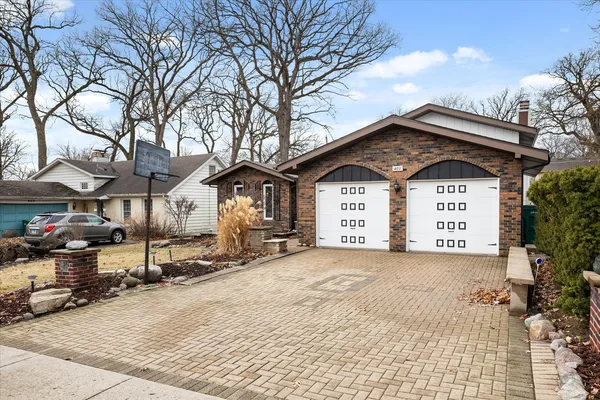 $269,000 | 403 South Reedwood Drive, Joliet, IL 60436