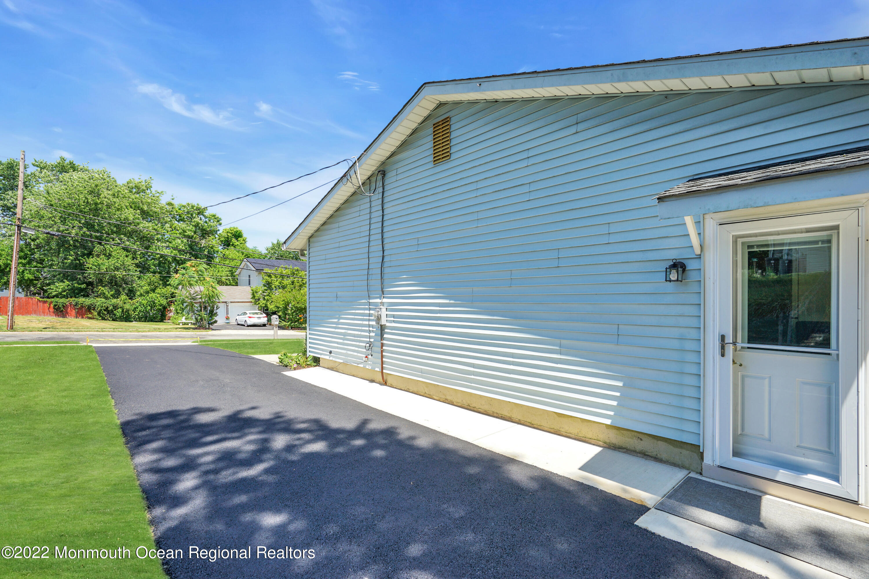 9 Hawaii Road Jackson, NJ 08527 - Photo 3 of 26 Side Veiw