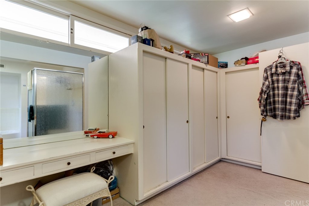 2000 Braeburn Road Altadena, CA 91001 - Photo 23 of 46 a bathroom with a sink and a mirror