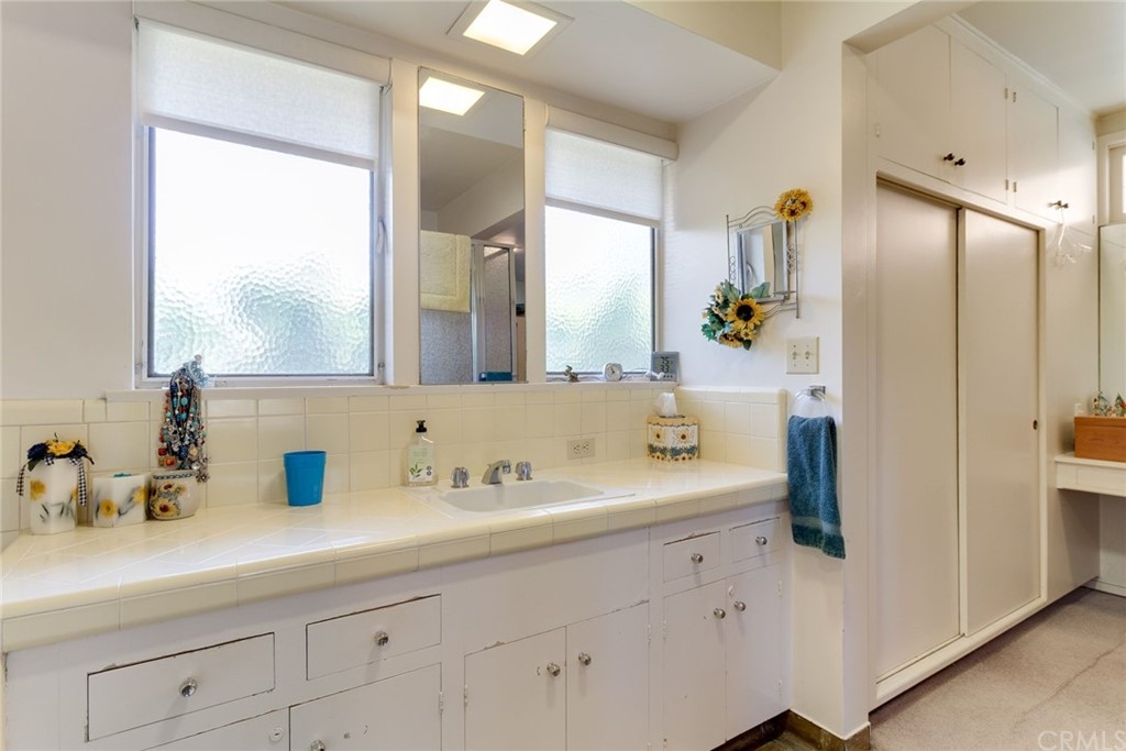 2000 Braeburn Road Altadena, CA 91001 - Photo 24 of 46 a bathroom with a sink and a mirror