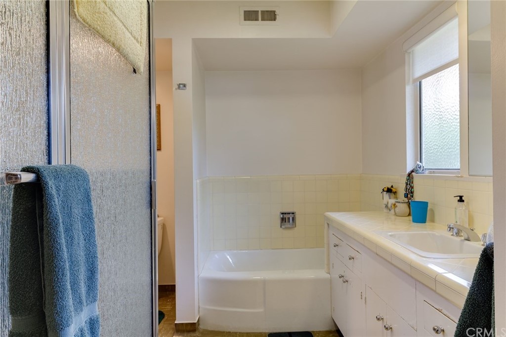 2000 Braeburn Road Altadena, CA 91001 - Photo 25 of 46 a bathroom with a sink toilet and tub