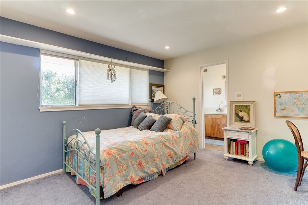 2000 Braeburn Road Altadena, CA 91001 - Photo 26 of 46 a bedroom with bed and a window