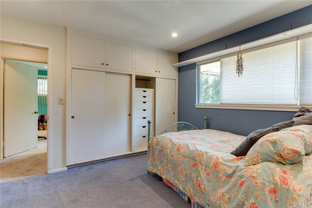 2000 Braeburn Road Altadena, CA 91001 - Photo 28 of 46 a bedroom with a bed and a window