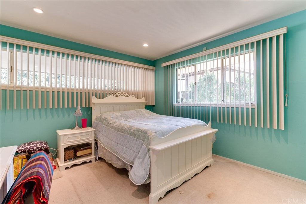 2000 Braeburn Road Altadena, CA 91001 - Photo 31 of 46 a bedroom with bed and a window