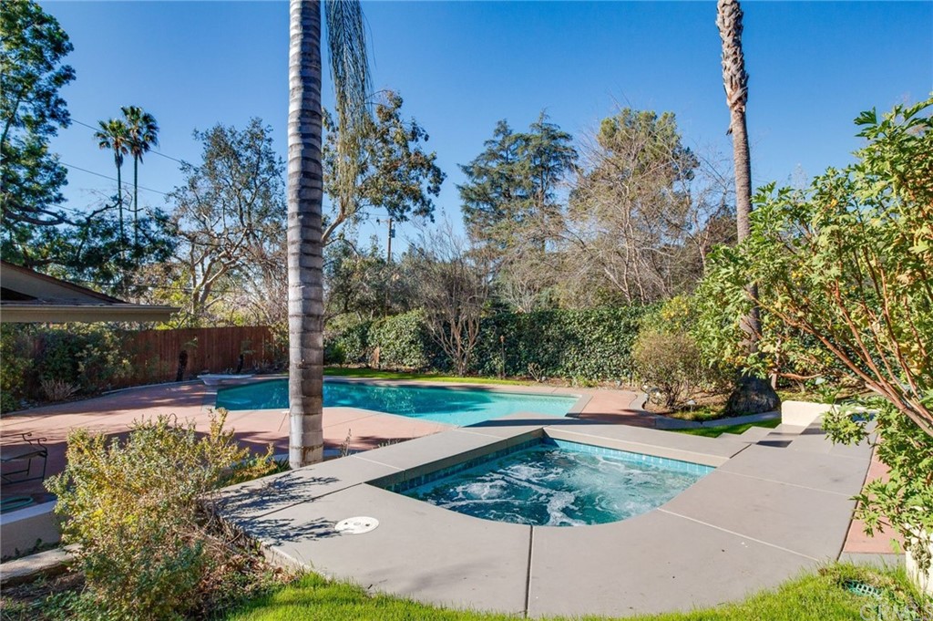 2000 Braeburn Road Altadena, CA 91001 - Photo 44 of 46 a view of a park with tree s