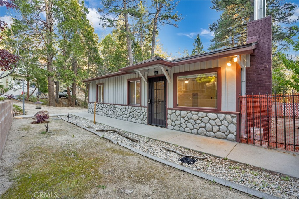 32159 Cove Circle Running Springs, CA 92382 - Photo 1 of 22