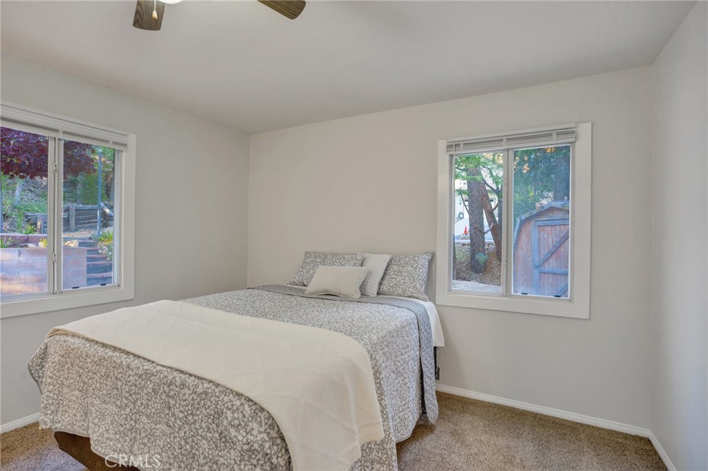 32159 Cove Circle Running Springs, CA 92382 - Photo 11 of 22 Primary bedroom