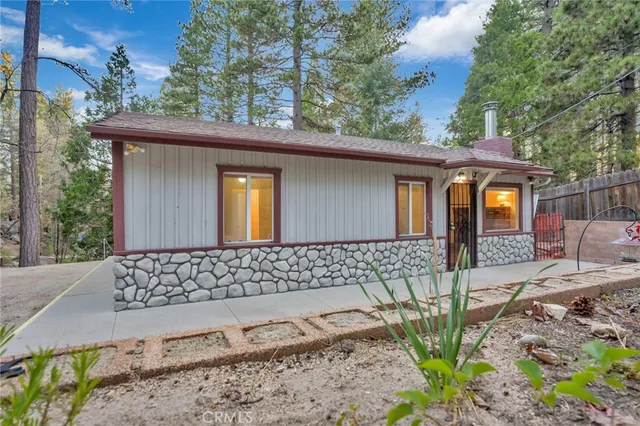 $319,999 | 32159 Cove Circle, Running Springs, CA 92382