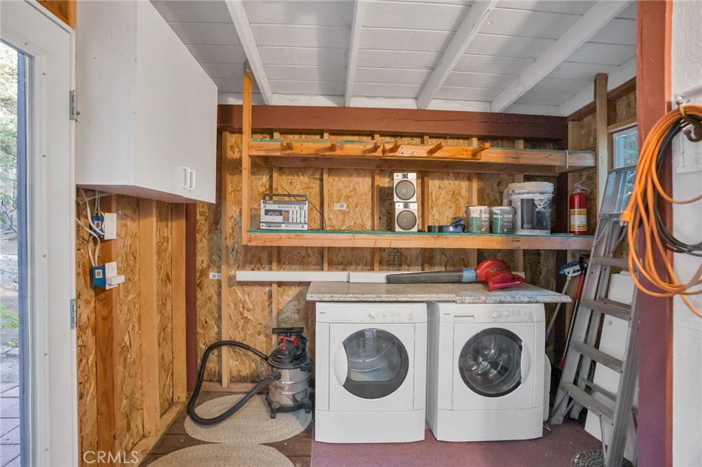 32159 Cove Circle Running Springs, CA 92382 - Photo 18 of 22 Utility room