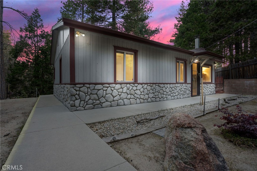 32159 Cove Circle Running Springs, CA 92382 - Photo 4 of 22