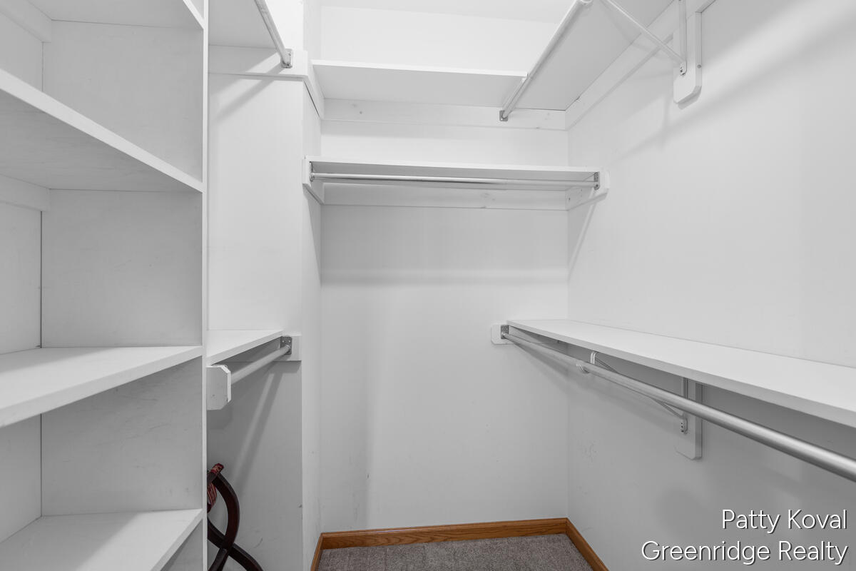 447 Falcon Drive Wayland, MI 49348 - Photo 12 of 30 Primary bed closet