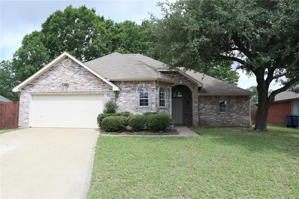 $1,950 | 336 Cresthaven Drive, Rockwall, TX 75032