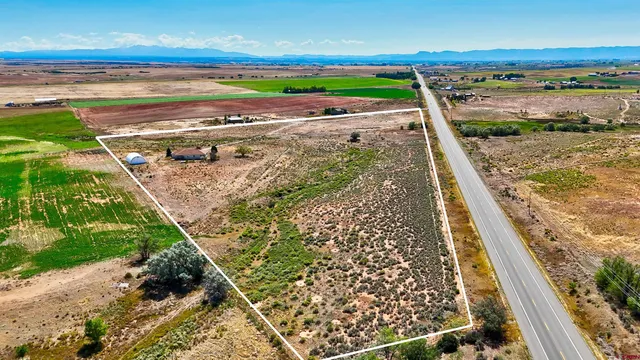 a view of an outdoor space