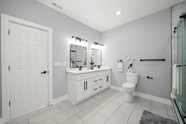 $519,000 | 657 North Pine Avenue, Chicago, IL 60644