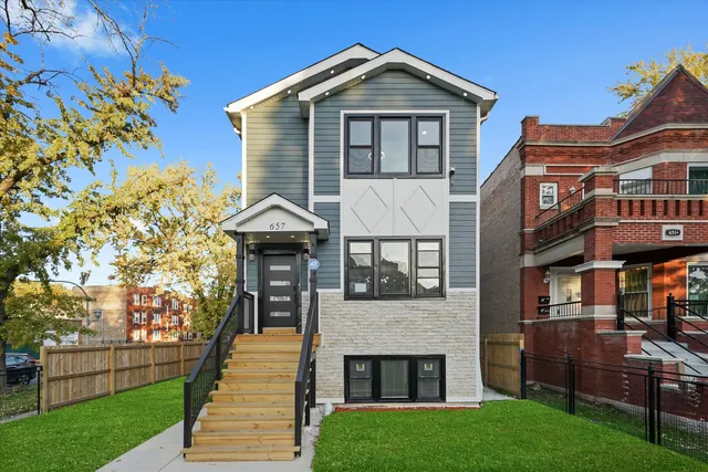 $519,000 | 657 North Pine Avenue, Chicago, IL 60644