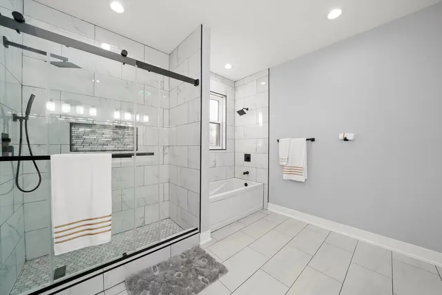 $519,000 | 657 North Pine Avenue, Chicago, IL 60644