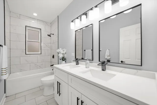 $519,000 | 657 North Pine Avenue, Chicago, IL 60644