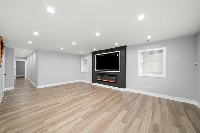 $519,000 | 657 North Pine Avenue, Chicago, IL 60644