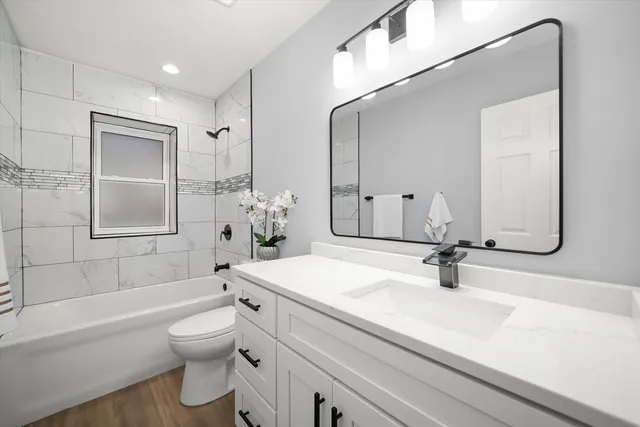 $519,000 | 657 North Pine Avenue, Chicago, IL 60644