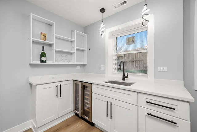 $519,000 | 657 North Pine Avenue, Chicago, IL 60644