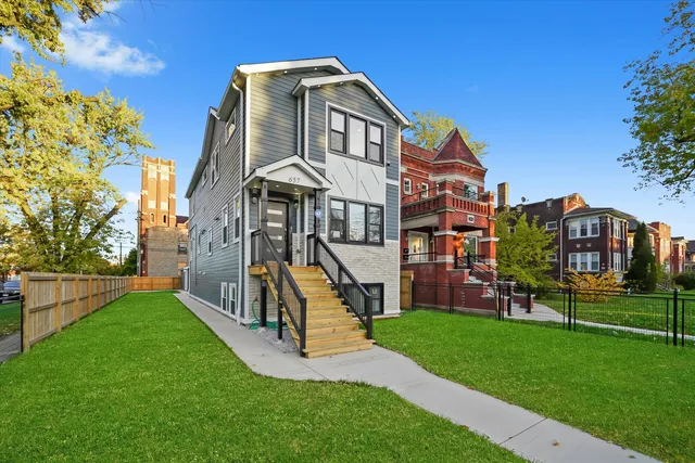 $519,000 | 657 North Pine Avenue, Chicago, IL 60644