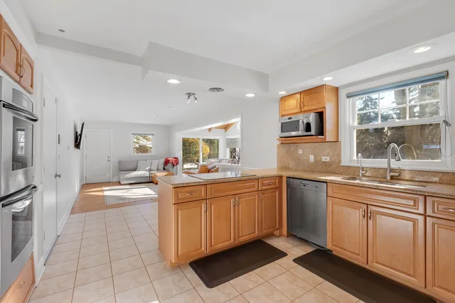 $995,000 | 3255 Westview Drive, Northbrook, IL 60062