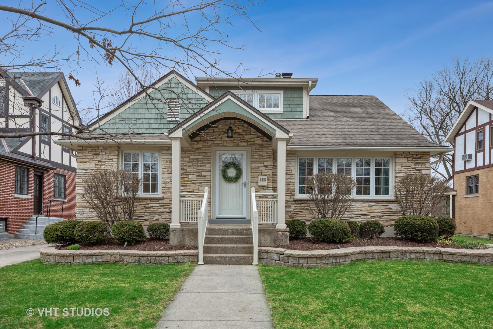455 Uvedale Court Riverside, IL 60546 - Photo 1 of 31