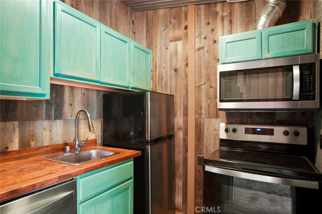 11550 Old Castle Road Valley Center, CA 92082 - Photo 32 of 60 Entertainment Pavillion/Barn kitchen