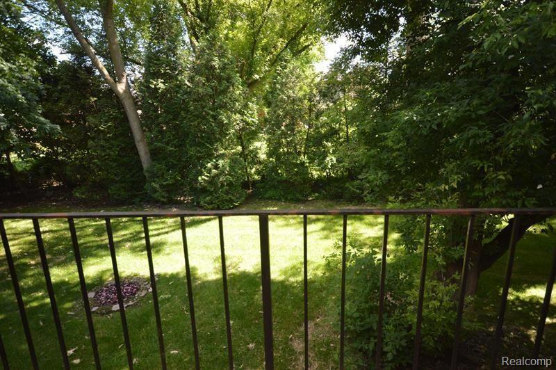 1635 Huntington Park, Unit F Rochester Hills, MI 48309 - Photo 3 of 11