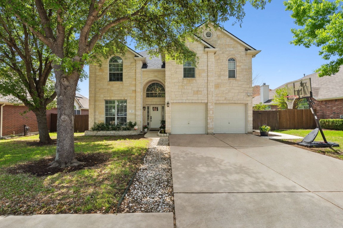 Secure your own sweet slice of peaceful South Austin living in this dreamy suburban community. Schedule a showing today!